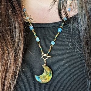 🌹SOLD OUT🌹Labradorite Crystal Moon Necklace